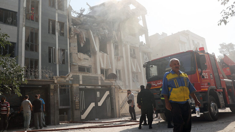 Markets Tense as US-Iran Conflict Approaches Month Mark, Ex-NEC Chief Issues Warning