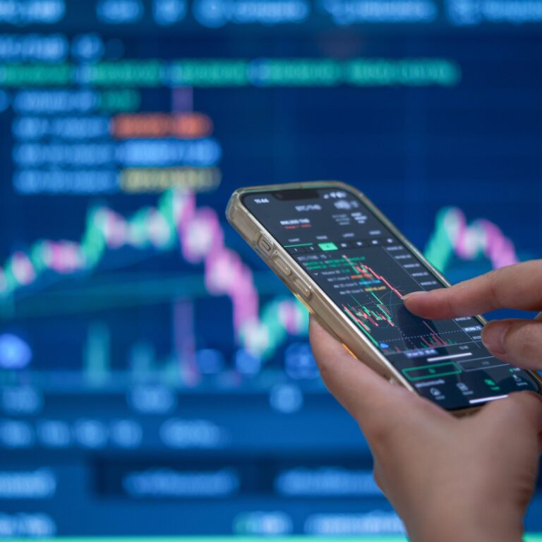 Oil Prices Soar Ahead of Trump’s Iran Move, Experts Question Motives