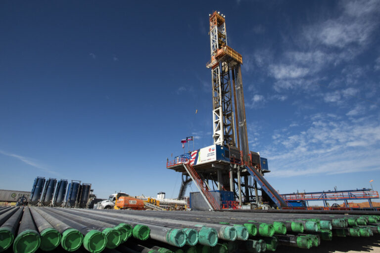 Oil Prices Climb Amid Weekend Uncertainty