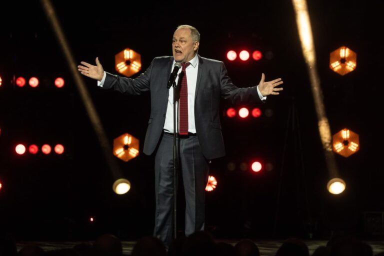 Stand-up Comedians Laugh and Fundraise for Teenage Cancer Trust