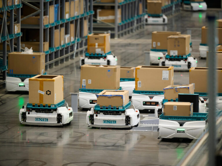 World’s Largest Sporting Goods Retailer Boosts Warehouse Efficiency with Robots