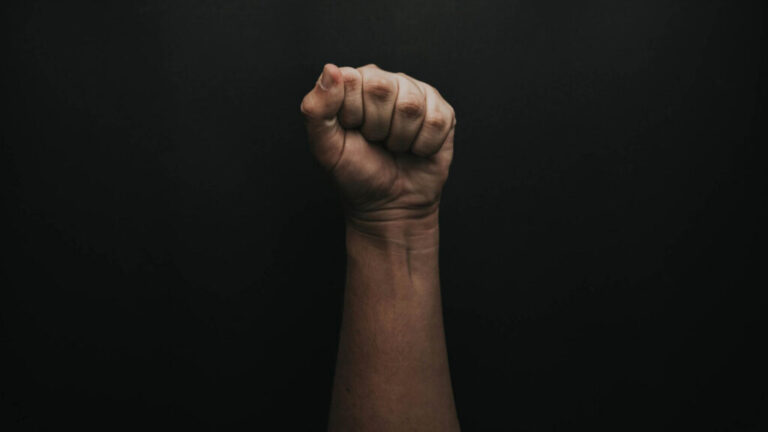 Thousands protest at major US meatpacking plant as labor conflict rises