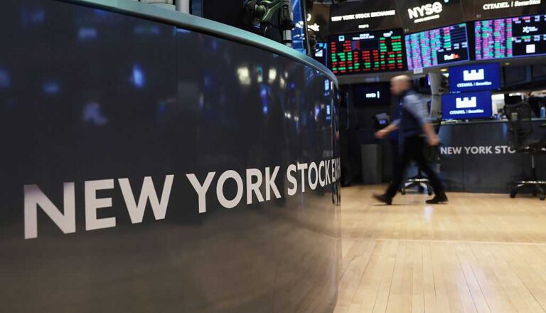 Wall Street Plummets to 5th Straight Losing Week, Worst Since Iran War