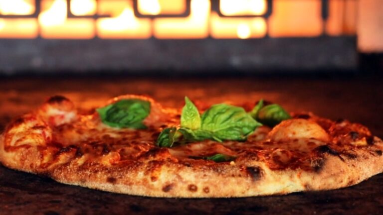 Hawaiian Pizza Chain Shuts Down All Locations